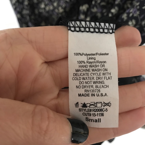 Super cute cut out tie front romper - Picture 6 of 6